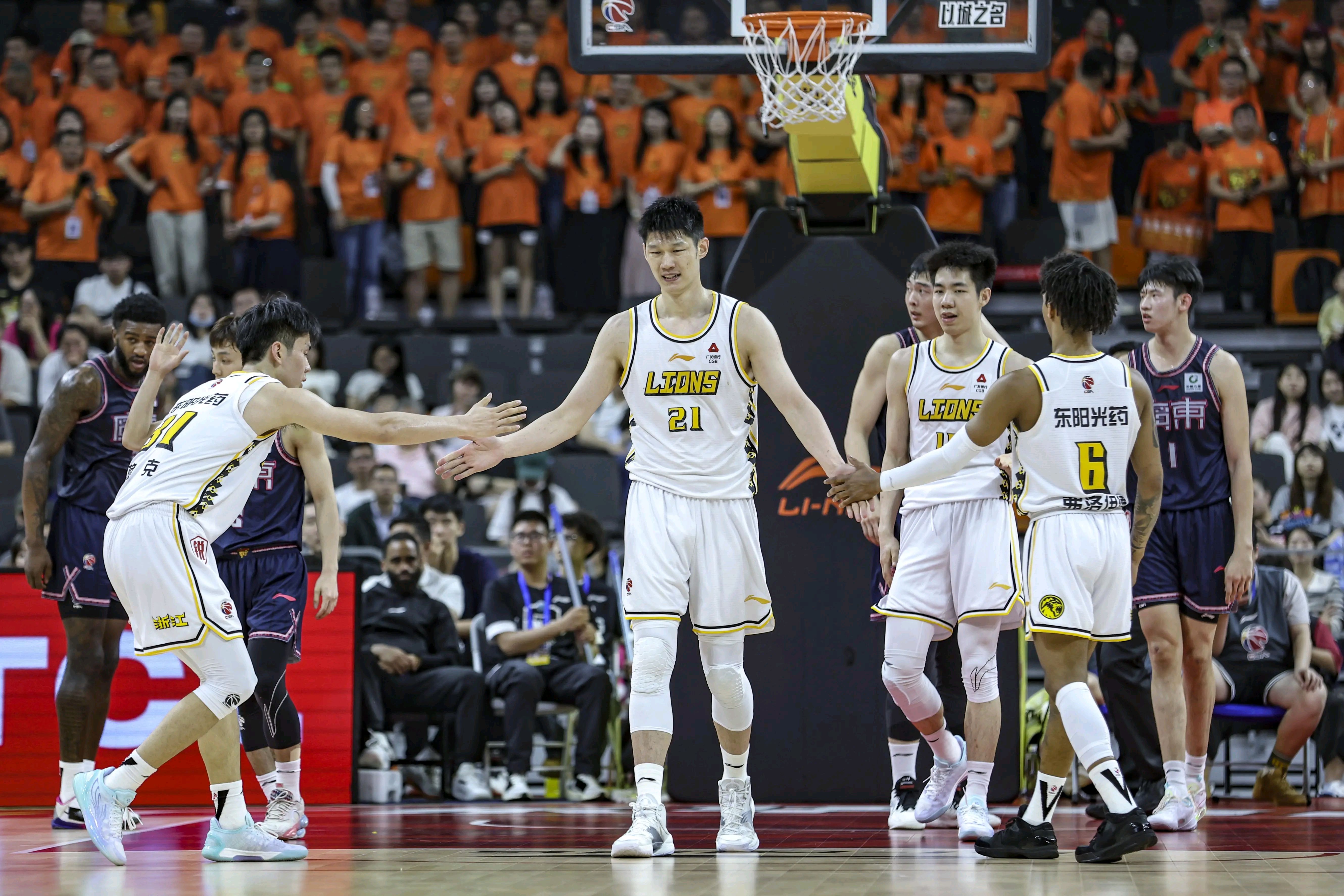 NBA常规赛今晚走向成谜，广州队篮板制胜，震撼外界，赛季目标并未改变的简单介绍