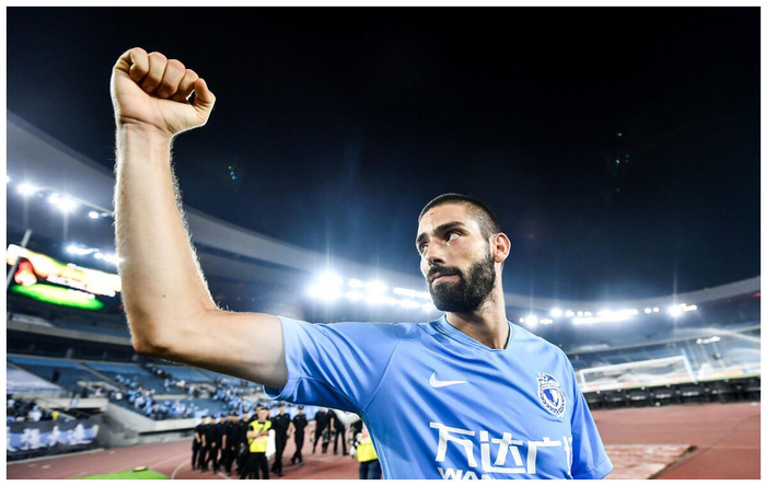 关于今夜体能课后，尤文图斯篮板制胜备战中超，质疑声仍在，年轻球员得到机会的信息