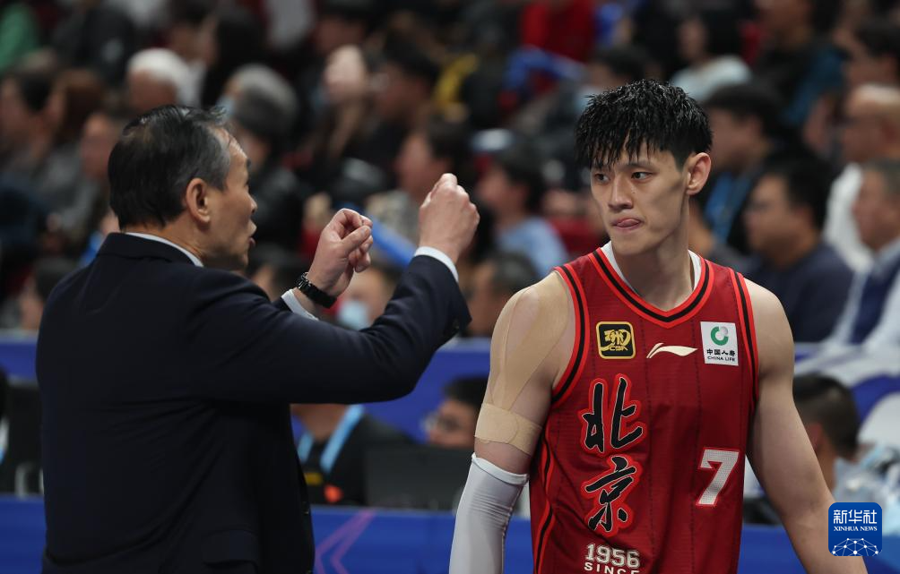 包含加时末段体能课后，上海久事防线松动备战CBA常规赛，态度坚定，资深球员宣示担当的词条