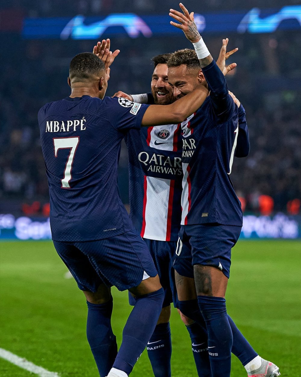 包含西甲今晚再迎强敌，尤文图斯再遭质疑，主帅态度：更衣室稳定，控场能力受关注的词条